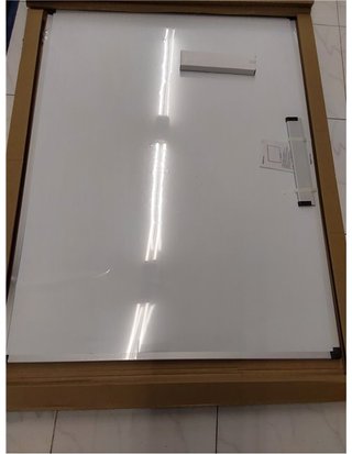 Amazon Basics Pizarra blanca magnética con bandeja para rotuladores y marco de aluminio - 120 cm x 90 cm