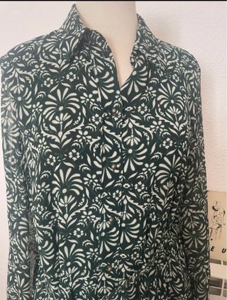 Vestido translúcido manga larga