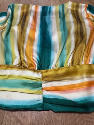 Blusa corta Zara satinada manga ancha
