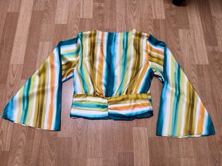 Blusa corta Zara satinada manga ancha