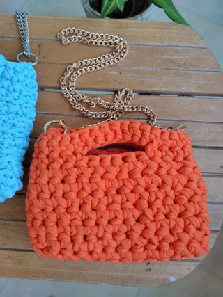 Bolso de trapillo azul hecho a mano