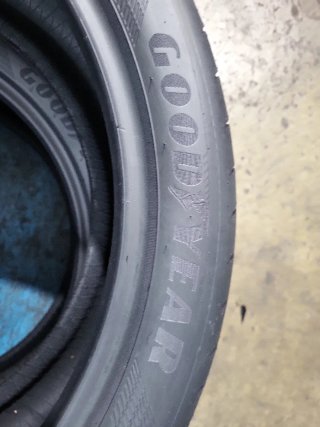 2 Neumáticos  245/40 R19 Goodyear