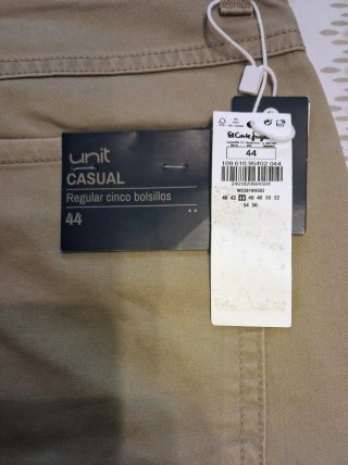 Pantalón chino beige hombre