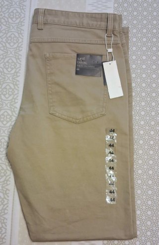 Pantalón chino beige hombre