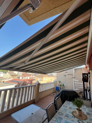 Toldo eléctrico extensible