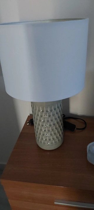 Lámpara de mesa cerámica beige y tela