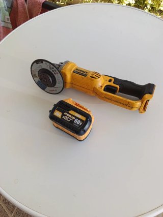 AMOLADORA RADIAL DEWALT DCG412