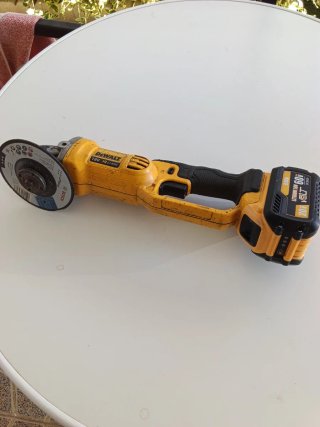AMOLADORA RADIAL DEWALT DCG412