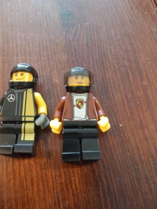 Lego Minifigure Piloti Mercedes e Porsche