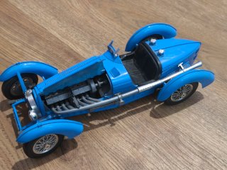 Bugatti Burago Made in Italy Azul 1/18