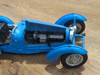 Bugatti Burago Made in Italy Azul 1/18