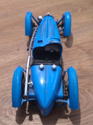 Bugatti Burago Made in Italy Azul 1/18