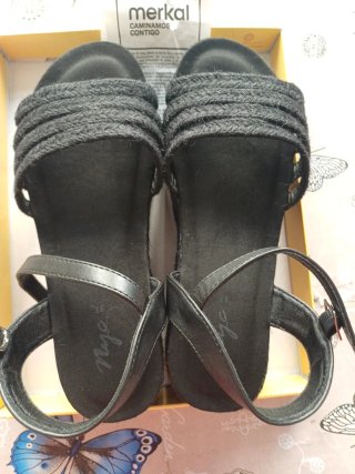 Sandalias negras de cuña