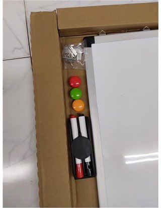 Amazon Basics Pizarra blanca magnética con bandeja para rotuladores y marco de aluminio - 120 cm x 90 cm