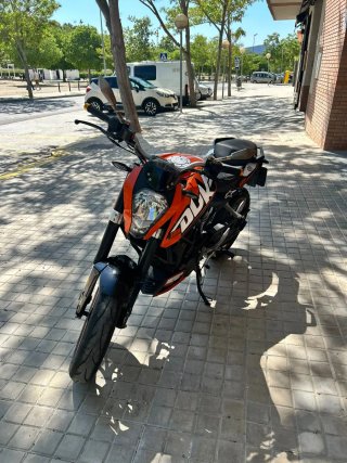 KTM 125 Duke Negra y Naranja