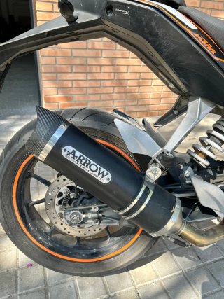 KTM 125 Duke Negra y Naranja