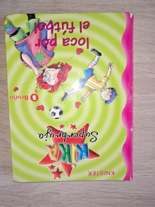Kika Superbruja, loca por el fútbol