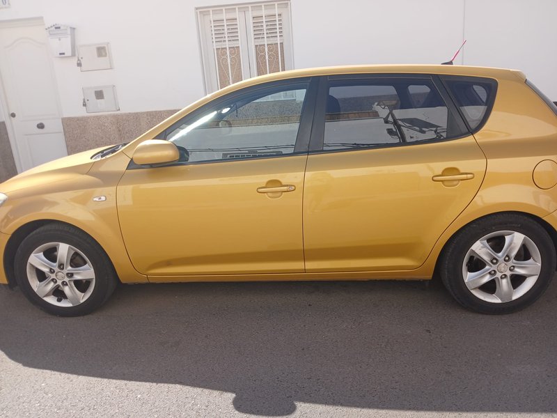 KIA Ceed 2010 - foto 1