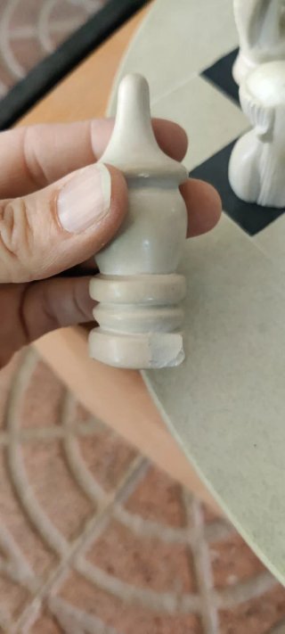 Tablero de ajedrez artesanal con figuras