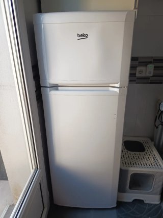 Nevera Beko blanca