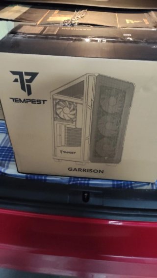 Torre Tempest + Fuente Alimentación 650W