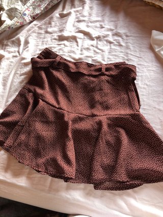 Falda marrón con lunares blancos