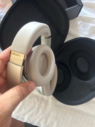 Auriculares JBL Tour One M2 champagne