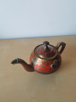 Tetera antigua decorada