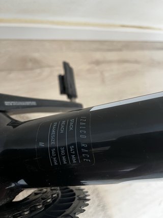 Bici carretera Focus Izalco Race Disc 9.8 Carbono