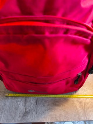 Zaino leggero in nylon rosso
