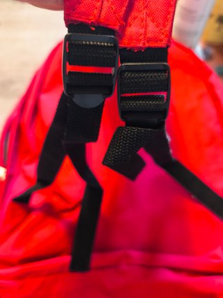 Zaino leggero in nylon rosso
