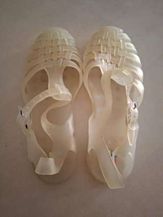 Sandalias de agua transparentes