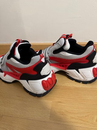 Zapatillas Off-White rojas y blancas