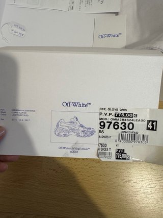 Zapatillas Off-White rojas y blancas