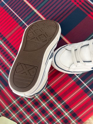 Zapatillas Converse Blancas y Azules