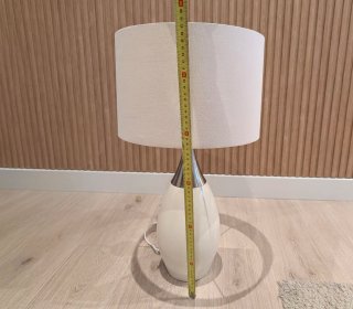 Lámpara de mesa diseño blanco y plata