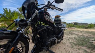 Harley Davidson 883 Sportster Negra