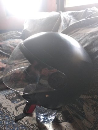 Casco Negro Mate con Visera