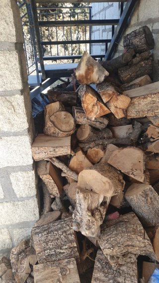 Leña de encina seca (aprox. 2000 kg)