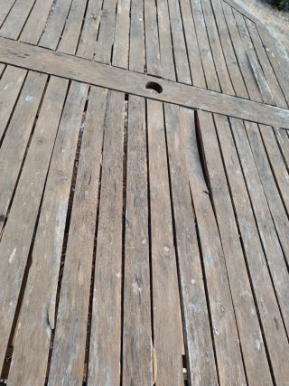 Conjunto mesa y sillas de madera