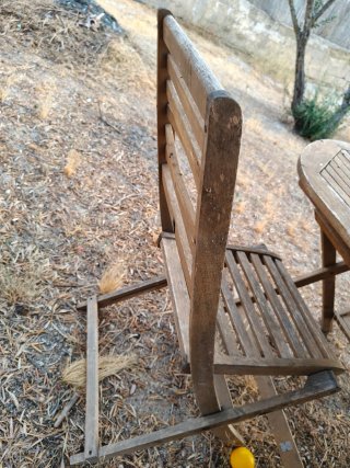 Conjunto mesa y sillas de madera