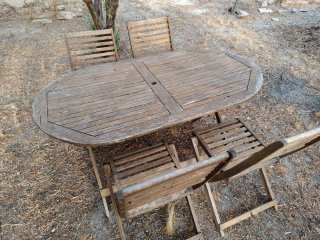 Conjunto mesa y sillas de madera