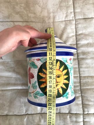 Vaso con coperchio decorato sole