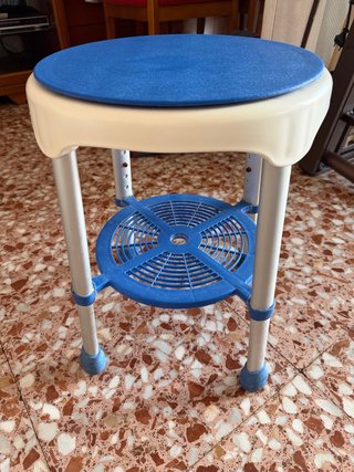 Sedia da bagno girevole e regolabile