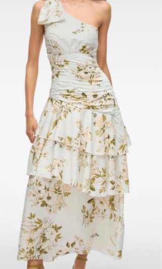 Vestido de fiesta floral de un hombro