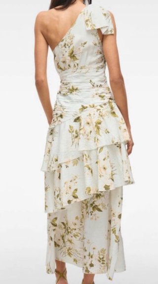 Vestido de fiesta floral de un hombro
