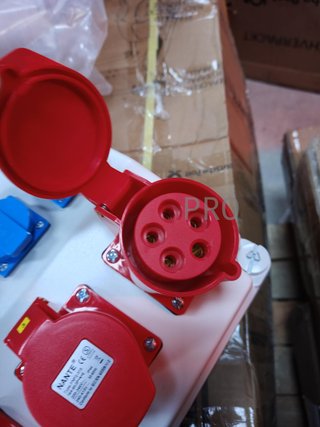 Distribuidor de pared con disyuntor - Randaco