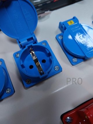 Distribuidor de pared con disyuntor - Randaco
