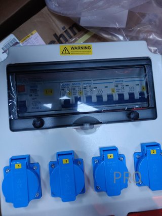 Distribuidor de pared con disyuntor - Randaco