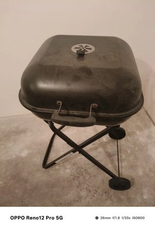 Barbecue a carbone in metallo